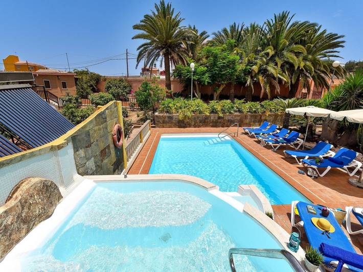 Holiday rental for 12 people in Salobre