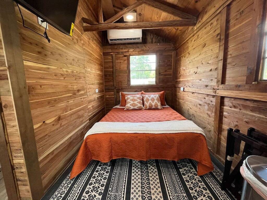 Cozy Cedar Waterfront Cabin 10 on Toledo Bend in Toledo Bend Reservoir