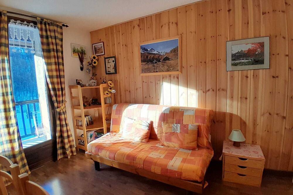 Appartement entier, Studio apartment in the mountains (1600 m.a.s.l.) Full southern exposure in Névache, Région de Briançon