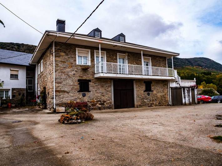 Casa rural para 10 personas, con piscina además de vistas y jardín en El Bierzo - 4