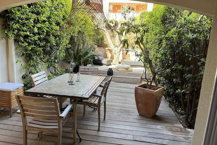 Gîte pour 4 personnes, avec Terrasse et Jardin dans Office De Tourisme De La Croix Valmer