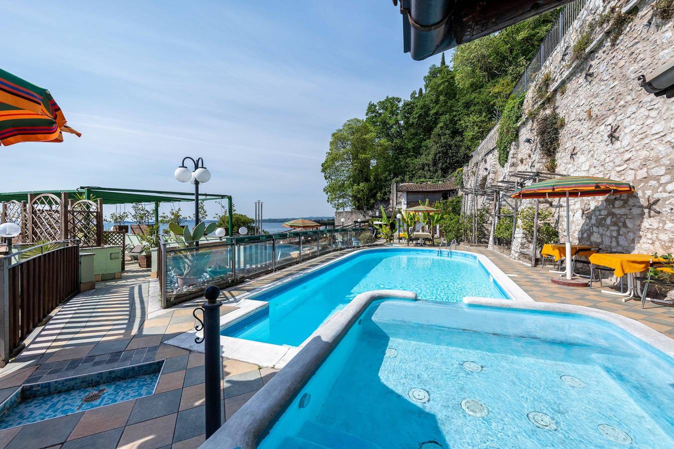 Appartamento Hotel "Gardasol Romantic 1 Vista Lago" con vista lago, piscina e Wi-Fi in Toscolano-Maderno, Prealpi Gardesane