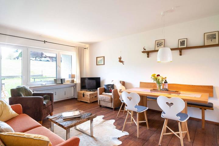 Ganze Ferienwohnung, Appartement/Fewo, Dusche, Wc, 2 Schlafräume in Hirschegg Kleinwalsertal, Mittelberg