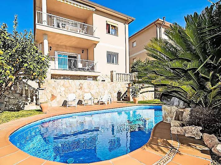 Casa rural para 8 personas, con piscina y jardín en Calafell