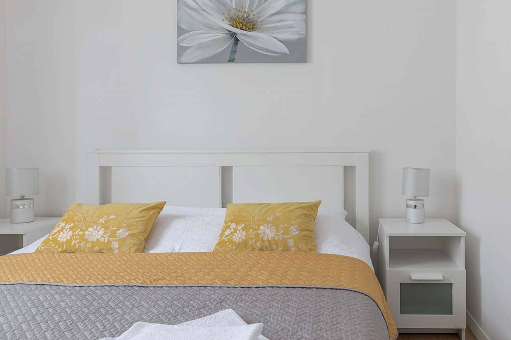 Apartamento inteiro, Lisinski - two bedroom apartment with private parking in Zagreb, Zagreb (Região)