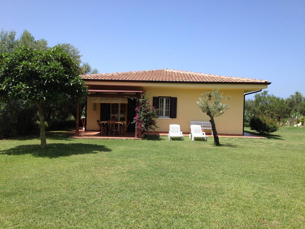 Ganze Wohnung, Villa im Grünen mit Schwimmbad, in der Nähe des Meeres in Ricadi (gemeinde), Vibo Valentia Provinz