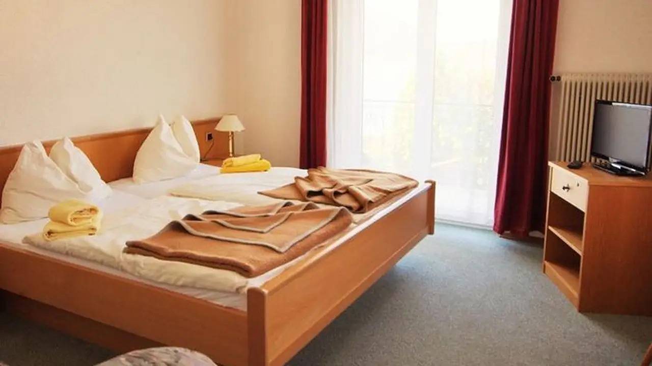 Doppelzimmer für 3 Personen (16 m²) in Weyregg am Attersee in Weyregg am Attersee, Bezirk Vöcklabruck
