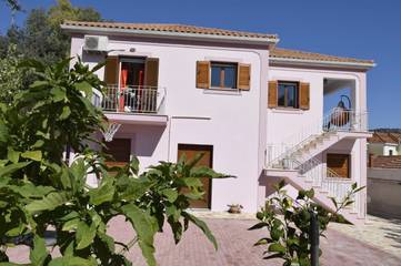 Gîte pour 2 personnes, avec vue et balcon, adapté aux familles dans Vathy
