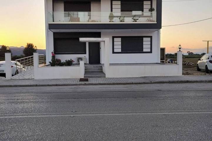 Gîte pour 4 personnes, avec balcon et jardin à Arta