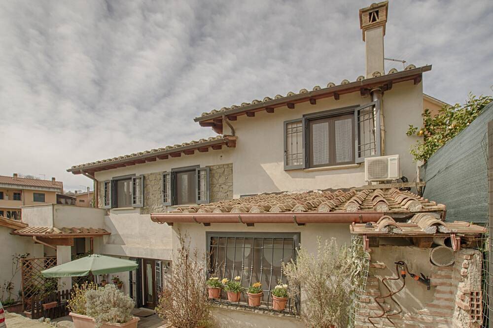 Entire apartment, Independent studio in the center in Bracciano, Lake Bracciano