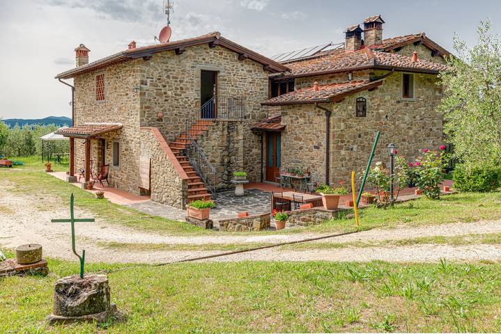 Appartamento intero, Appartamento "Il Cerro La Capanna Piano Primo" con piscina condivisa e Wi-Fi in Pelago, Firenze province
