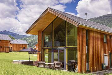 Ferienhaus für 14 Personen, mit Sauna und Whirlpool sowie Terrasse, mit Haustier in Sankt Georgen am Kreischberg
