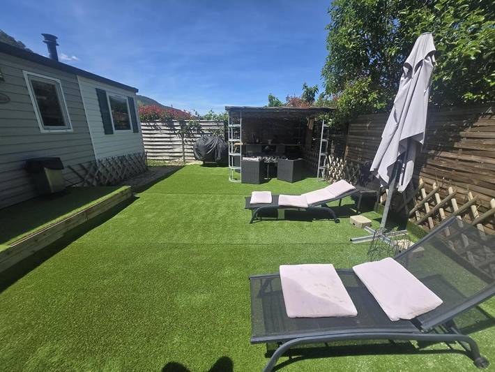 Chalet pour 6 personnes, avec vue ainsi que jardin et piscine