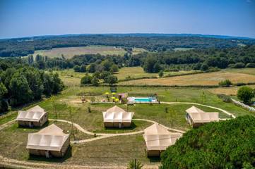 Tente pour 5 personnes, avec piscine ainsi que vue et jardin, adapté aux familles en Dordogne