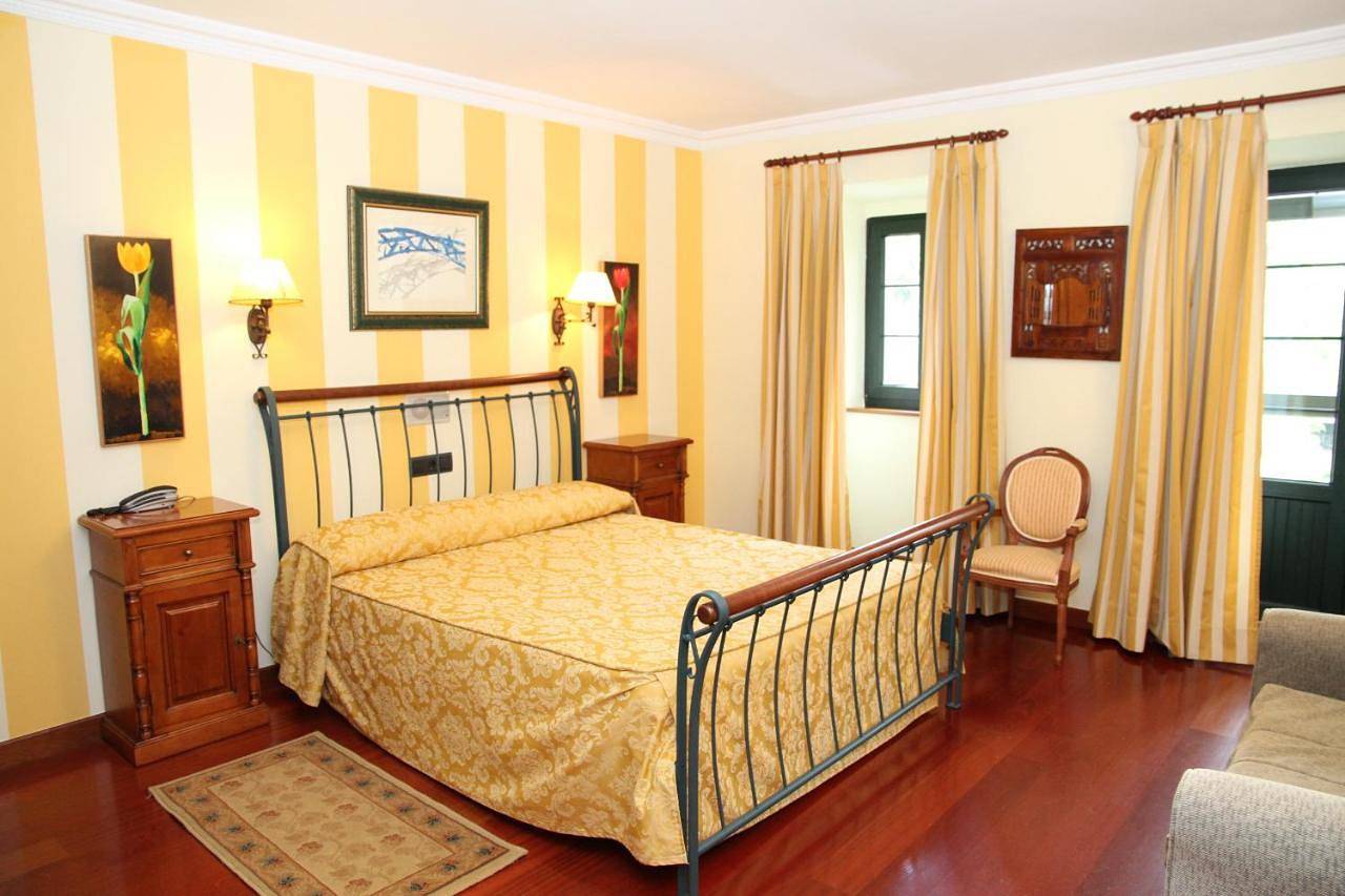 Twin Room with Private Bathroom in Vega de Pas, Cordillera Cantábrica