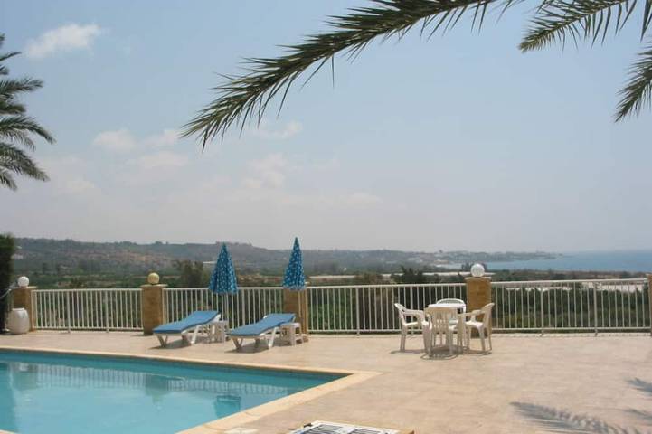 Bungalow für 4 Personen, mit Garten und Balkon auf Zypern