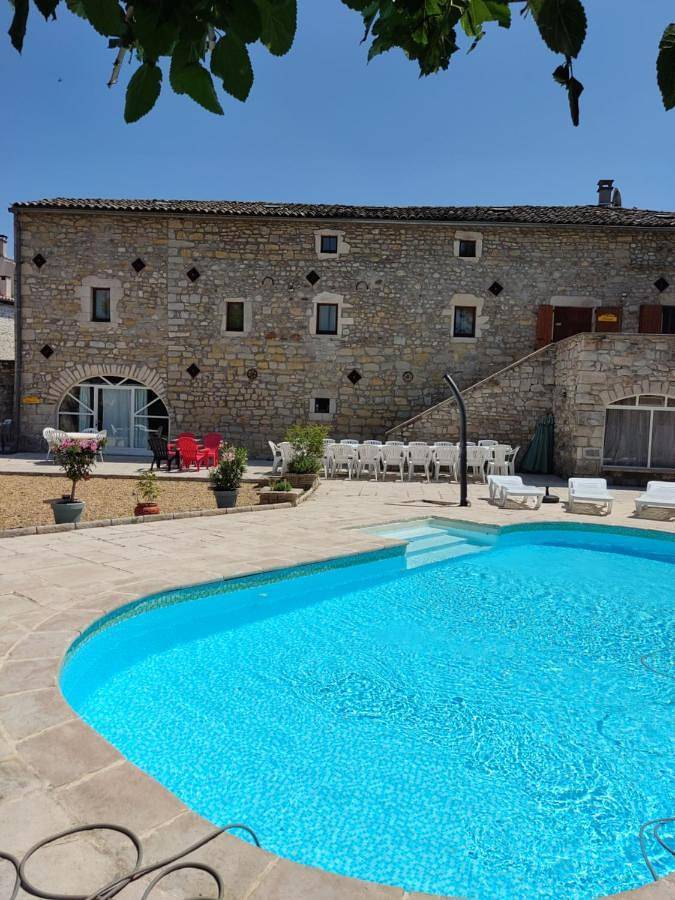 Chambre d’hôte pour 15 personnes, avec terrasse ainsi que jardin et piscine en Ardèche - 3