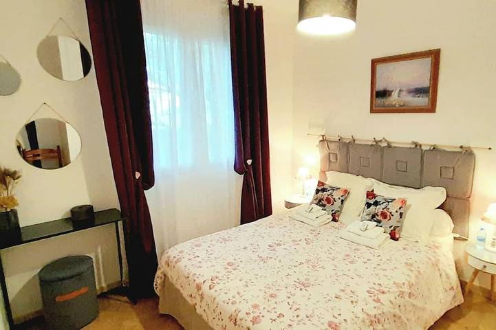 Location de vacances pour 4 personnes, avec piscine ainsi que jardin et jacuzzi à Ventiseri - 2