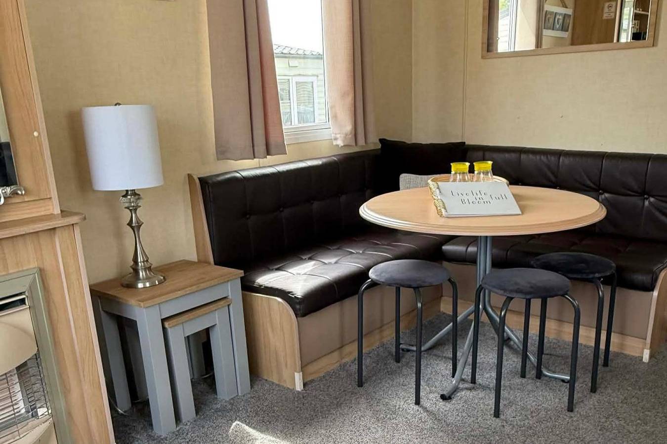 Chalet Sleeps 6 with Lake Views Parking in Skegness, Lincolnshire
