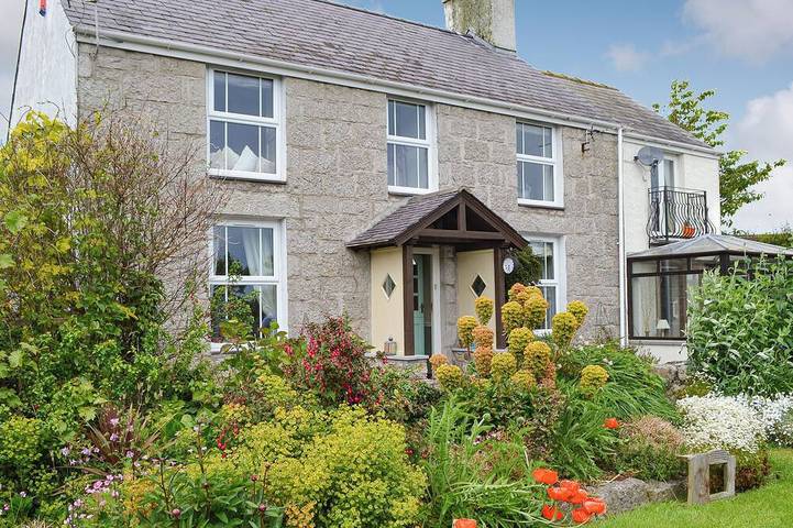 Cottage for 9 people, with garden in Moelfre