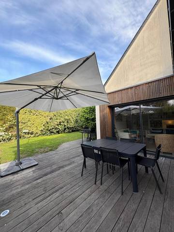 Location de vacances pour 17 personnes, avec terrasse et jardin dans Plage du Béchet