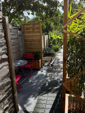 Gîte pour 3 personnes, avec terrasse et vue, animaux acceptés à Josselin