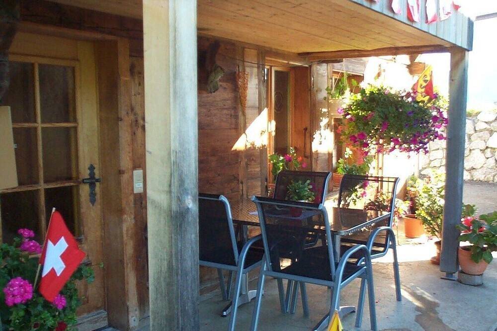 Ganze Wohnung, Familienfreundliche Wohnung nähe Spiez u. Interlaken, max. 4 Erw./1 Ki. in Aeschi bei Spiez, Thunersee