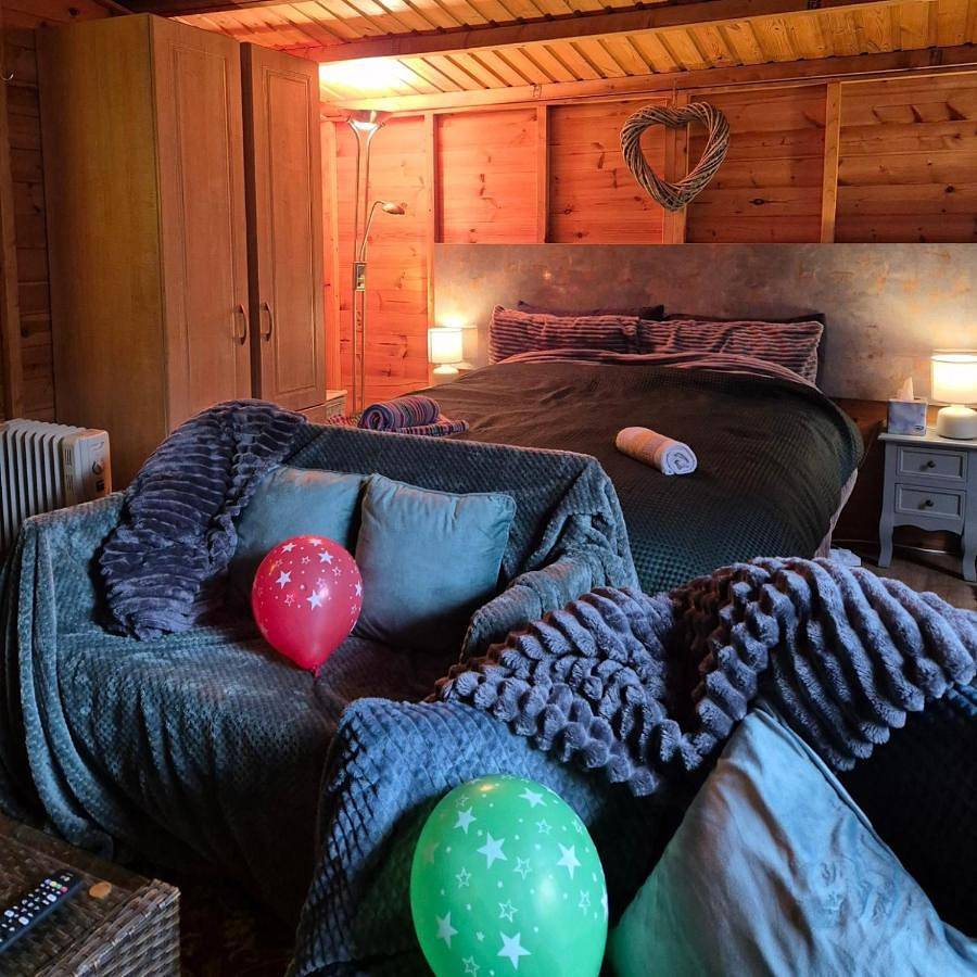 One-Bedroom House in Redbridge, London
