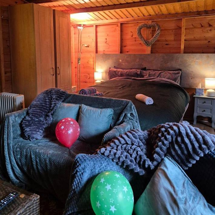 Log cabin for 2 people, with Garden in London