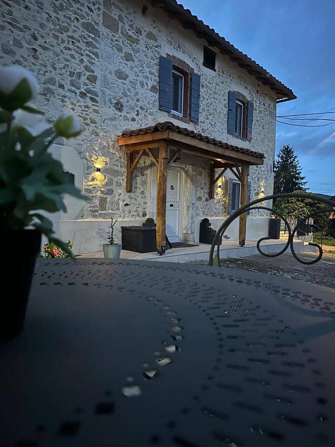 Location de vacances pour 12 personnes, avec piscine ainsi que vue et jardin, adapté aux familles à Cassagne (Haute-Garonne) - 3