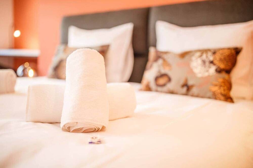 Geheel appartement, Trendy Design 55m2 Apartment with Balcony in 's-Hertogenbosch, Noord-Brabant