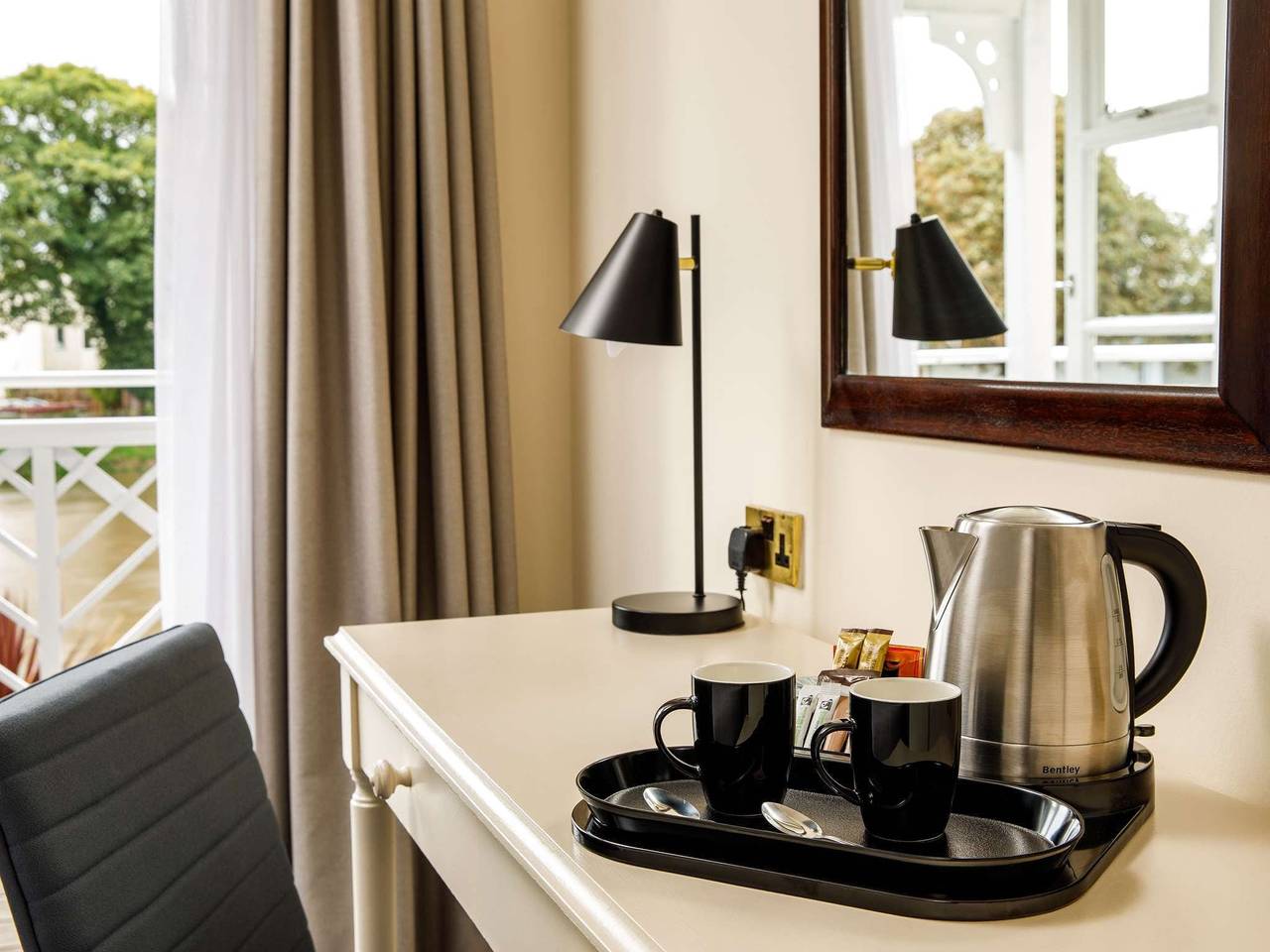 Ganze Wohnung, Double classique Dancenter London Heathrow Airport in Spelthorne, Colne Valley Park