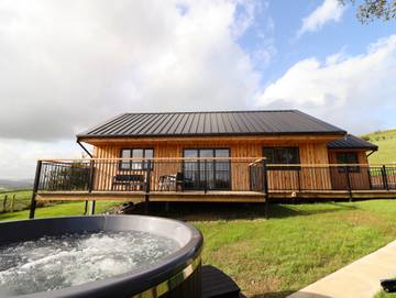 Chalet for 4 People in Mid-Wales, Powys, Photo 1