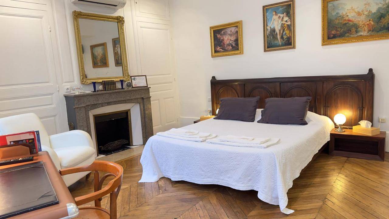Chambre de charme au coeur du vieux Valence -Confort & Calme in Valence, Région de Valence