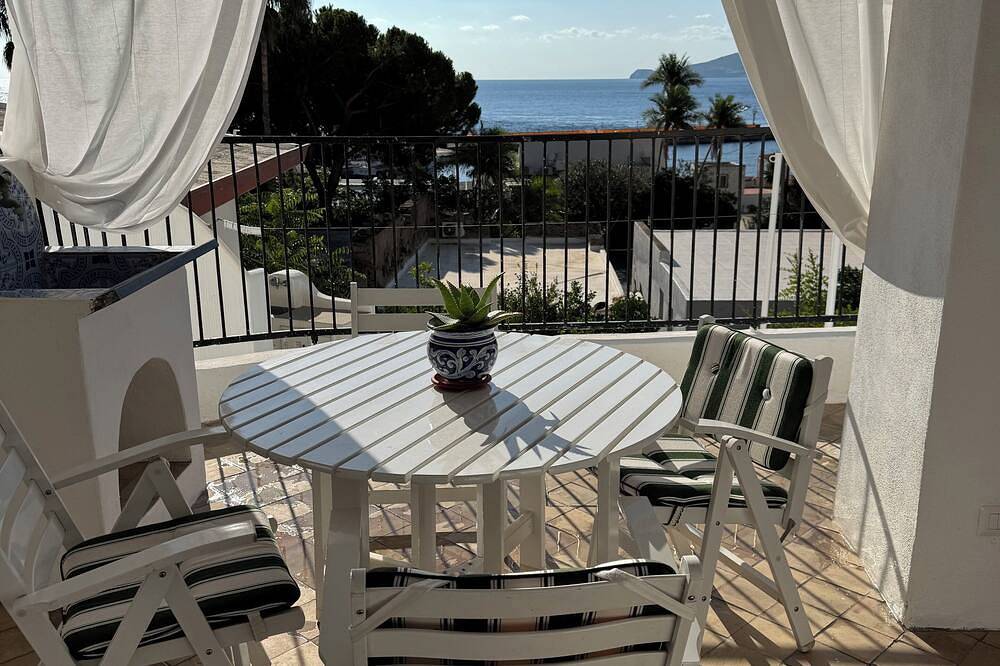 The Arcade on the sea. Charming view at 3 minutes walk from the beach in Santa Marina Salina, Salina