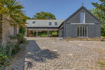 Cottage for 16 People in West Alvington, Devon, Photo 1
