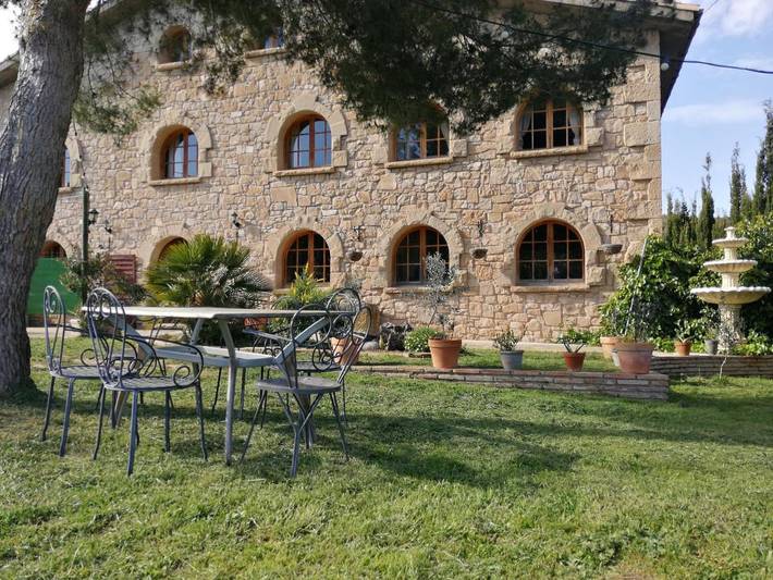 Casa rural para 8 personas, con vistas además de piscina y jardín en Bages - 2