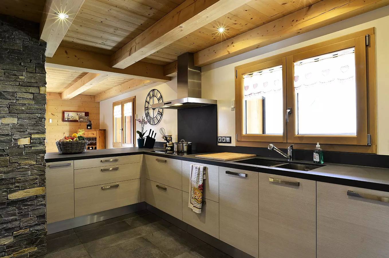 Entire apartment, 8 Rooms for 14 Persons in Châtel, Les Portes du Soleil