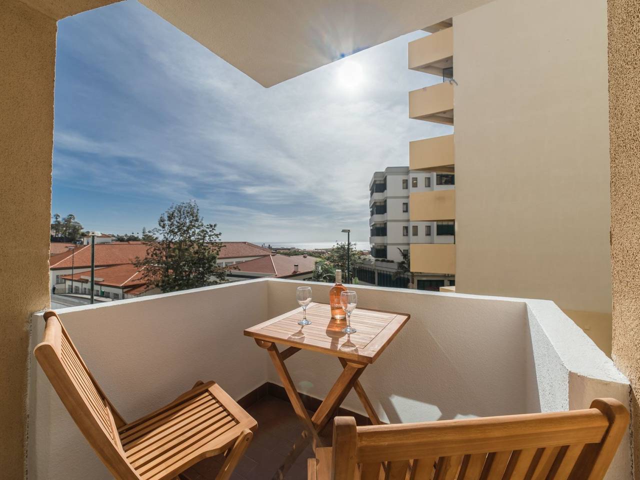 Appartement entier, Graue Wohnung im Stadtzentrum mit Meerblick in Funchal (Santa Luzia), Île de Madère