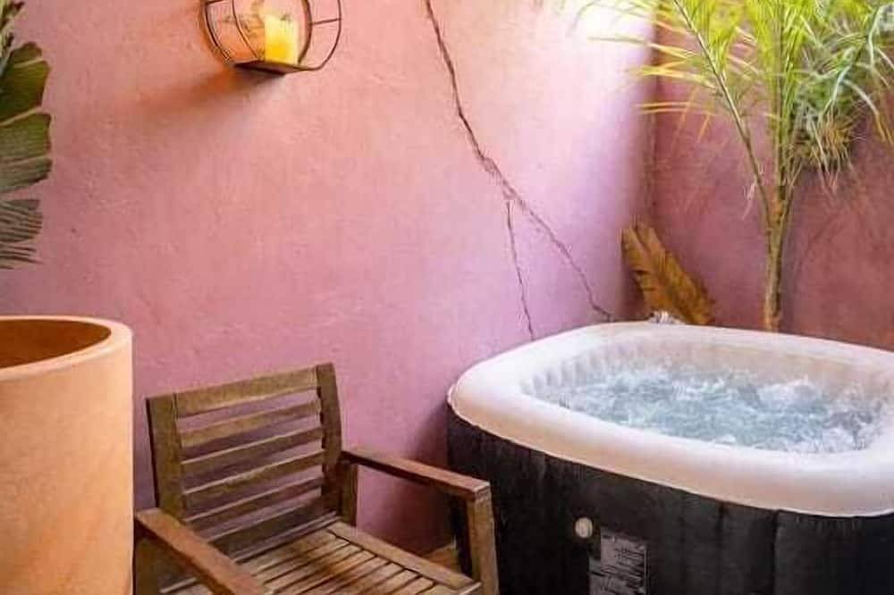 Appartement entier, Expérience Sensuelle & Immersive pour 2 à 4 pers in Saint-Jean-les-Deux-Jumeaux, Seine-et-Marne