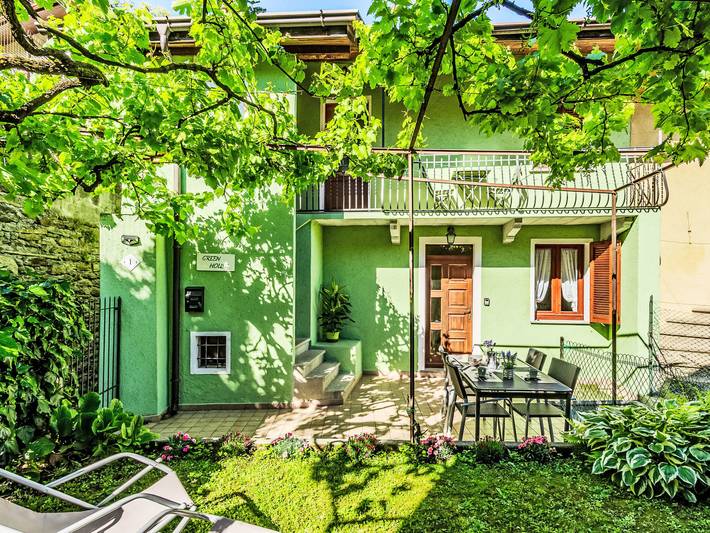 Ferienwohnung für 4 Personen, mit Terrasse und Garten sowie Seeblick in Comune di San Siro
