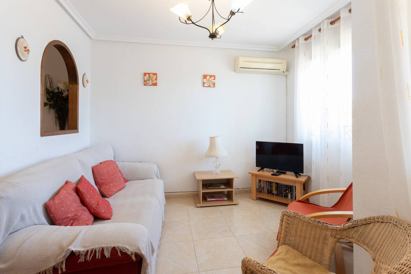 Casa de vacaciones "Sophia" con vistas al mar, piscina, Wi-Fi, aire acondicionado, terraza y jardín in Las Calas, Torrevieja