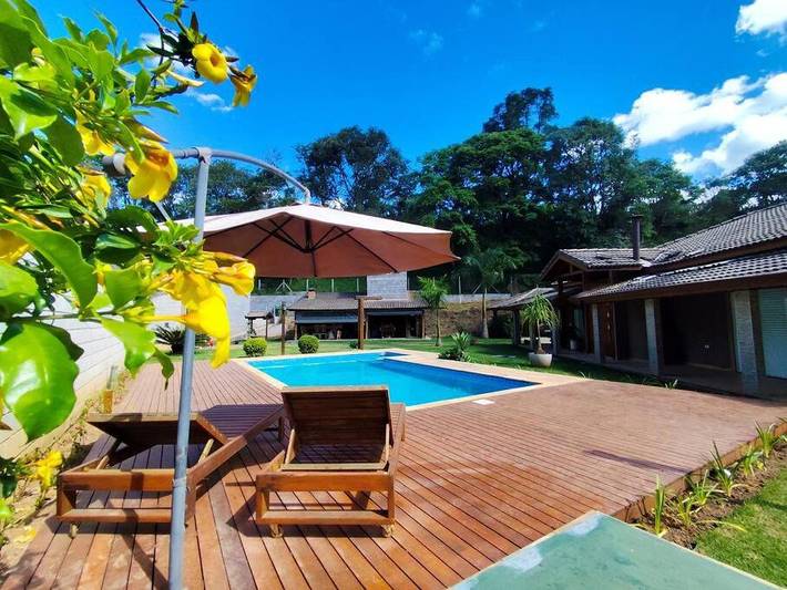Casas e apartamentos de temporada para 7 pessoas, com piscina e piscina infantil e ainda vista para o lago and jardim, com animais de estimação em Jarinu