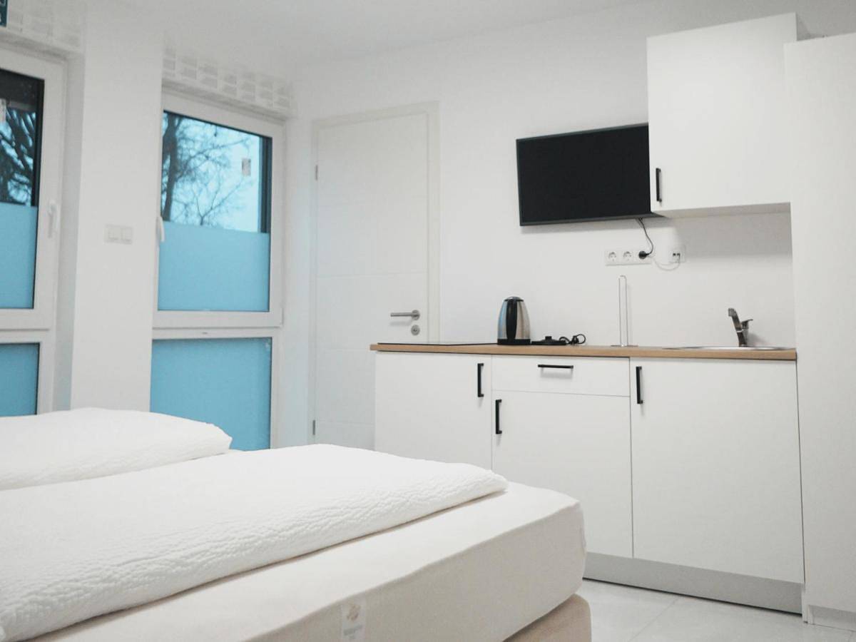 Apartments Issa in Berlin Märkisches Viertel, Berlin