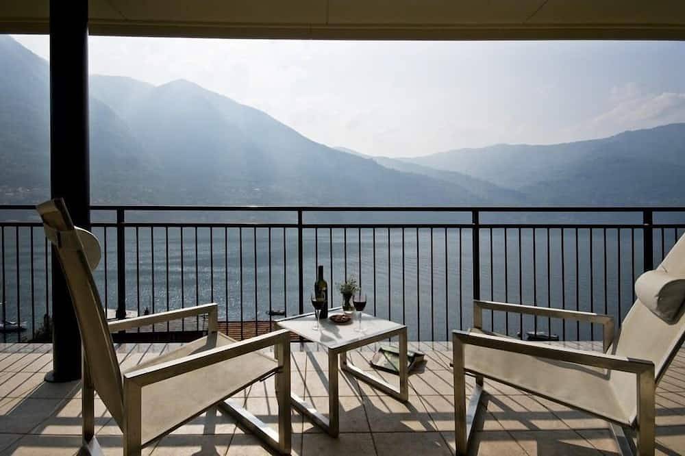 Ganze Wohnung, Penthouse-Apartment mit Panoramaseeblick, Gemeinschaftspool in Riva del Tenciuu, Laglio