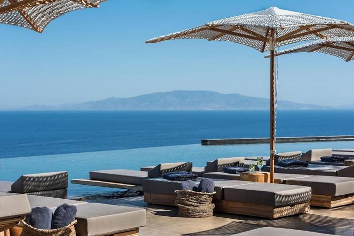 Resort per 2 persone, con Balcone e Idromassaggio nonché Terrazza e Piscina in Santorini