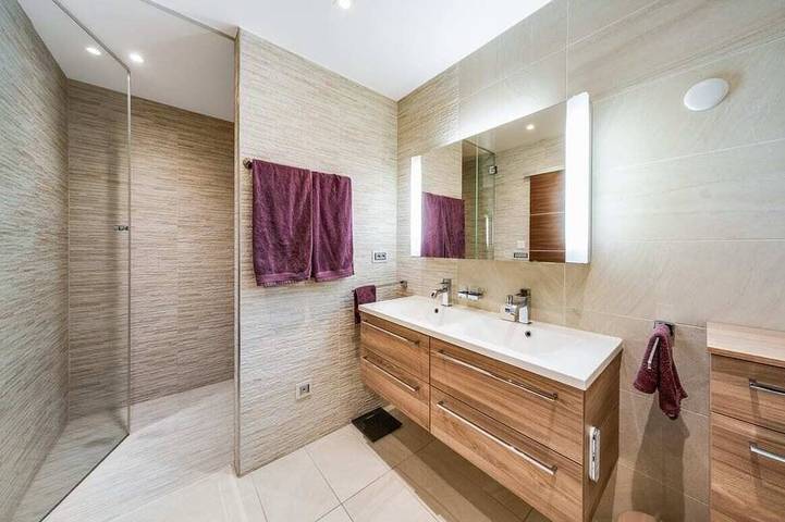 Ganze Wohnung, Charming and Spacious Residence in Brent in Brent (Montreux), Montreux