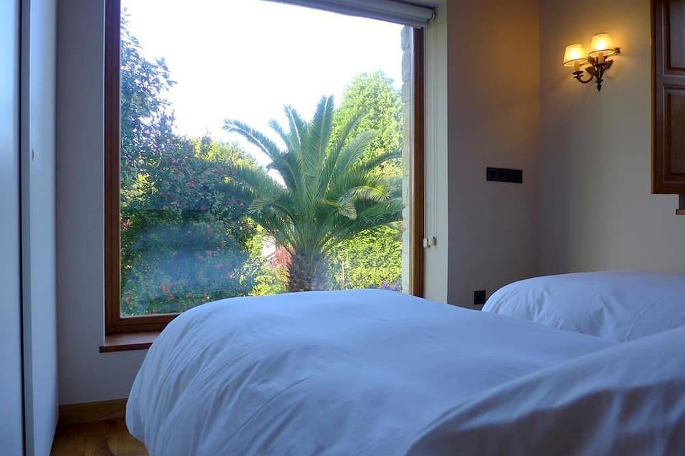 Casa La Marina. Berbes. Finca 3000 m2, Parkplatz, Blick auf das Meer / Berge, Golf 500 m in Ribadesella, Costa Verde (Spanien)