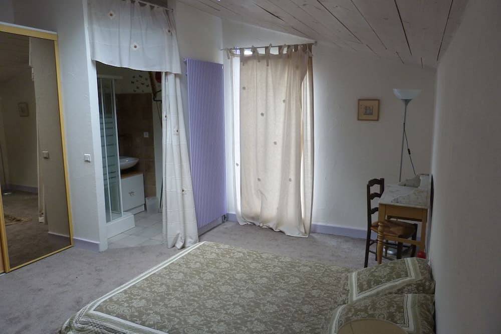 Villa near Uzès, 230m², 8 pers. Max, Pmr access in Vallabrix, Nimes region