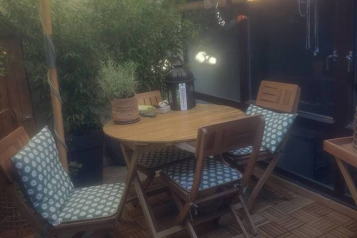 Maison Atypique Avec sa Terrasse Tropezienne Vegetalisée in Saint-Laurent-d'Aigouze, Côte d'Améthyste